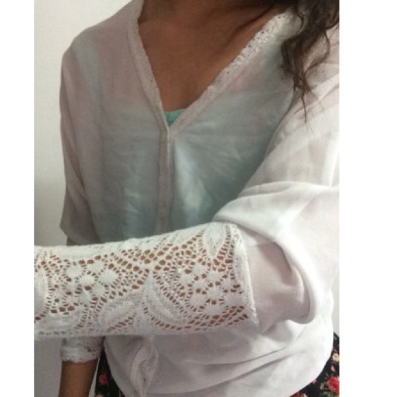 White blouse! - Picture 3 of 4