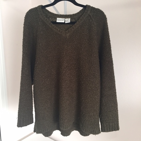 Olive green fuzzy slouchy sweater - Picture 2 of 4