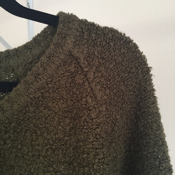 Olive green fuzzy slouchy sweater - Picture 3 of 4