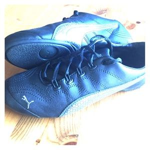 Puma black/silver athletic shoes