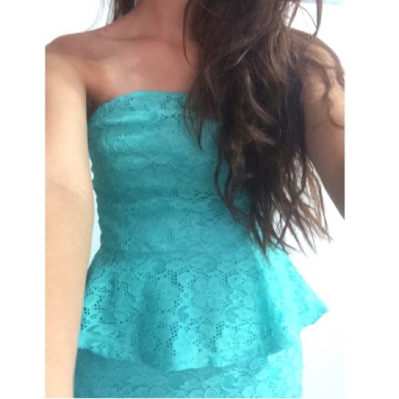 Mint green peplum dress - Picture 2 of 4