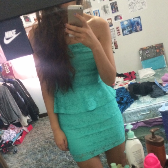 Mint green peplum dress - Picture 3 of 4