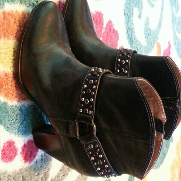 Sofft black booties