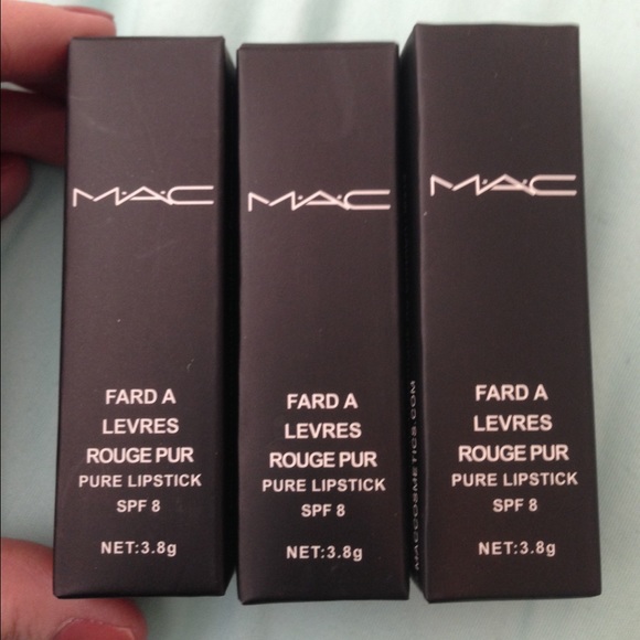 Set of three lipsticks