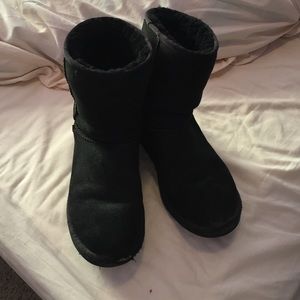 Used Black Shirt Uggs