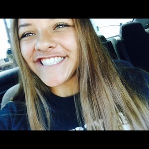 Meet your Posher, Mona