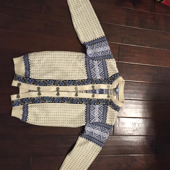 Norwegian style cardigan  beautiful metal clasps