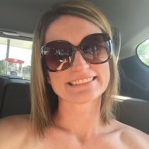 Meet your Posher, Alicia