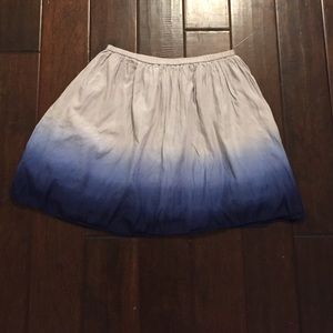 Elastic waist ombré skirt.