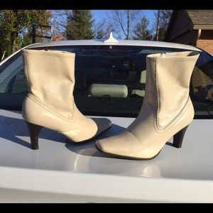how to wear cream colored booties