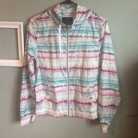 Lightweight hooded windbreaker