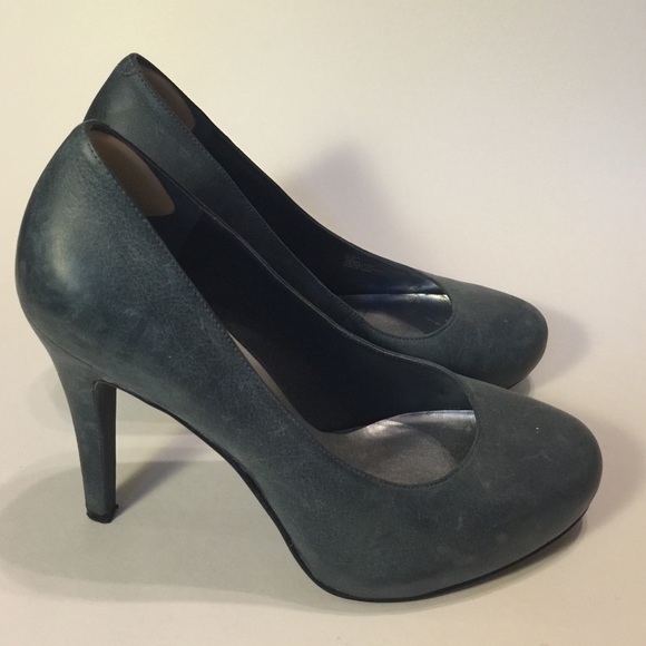 Jessica Simpson round toe pumps