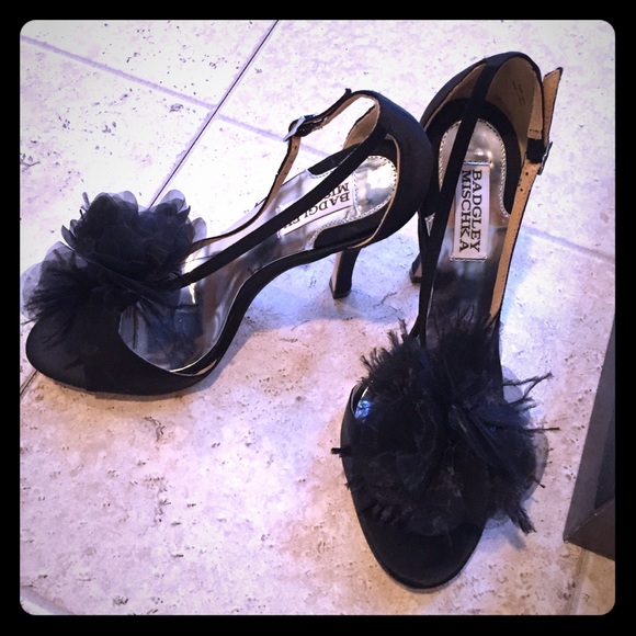 Badgley mischka black kiwi heels