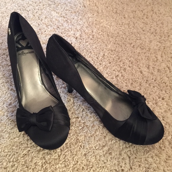 Black shoes with little bow. High heels