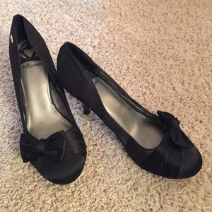 Black shoes with little bow. High heels