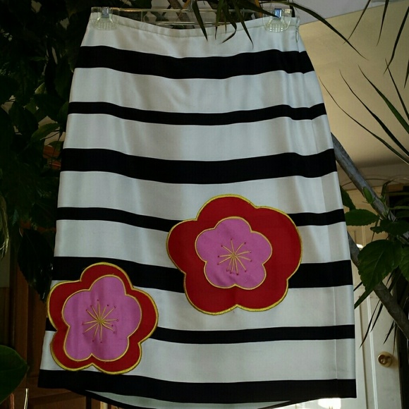 UNIQUE SILK FLOWER SKIRT - Picture 2 of 4