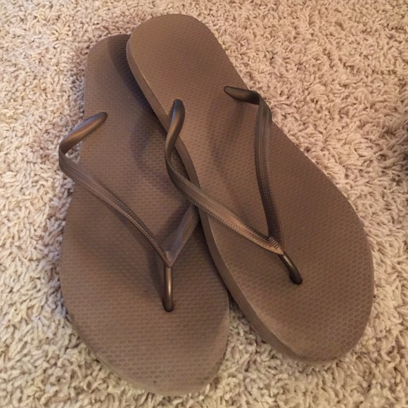 Old navy flip flops - Picture 1 of 1