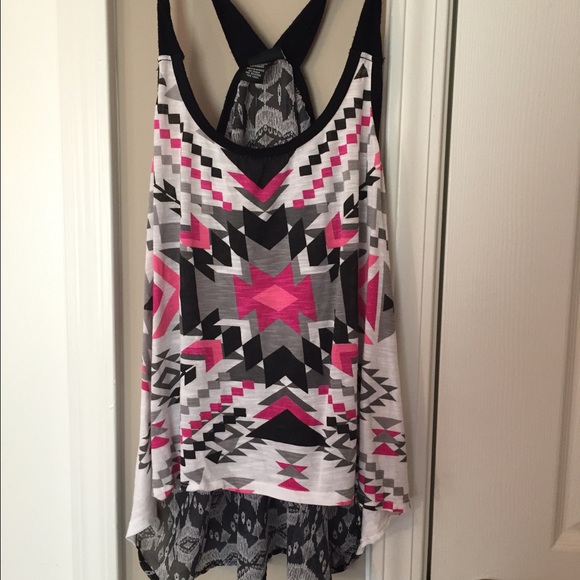 Sleeveless Aztec print top