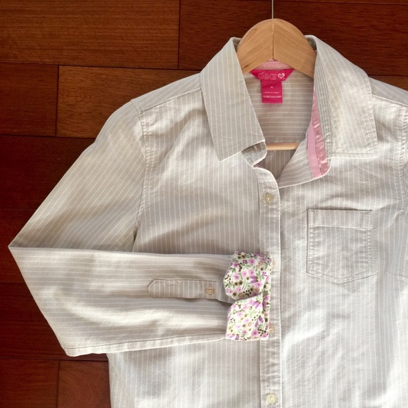 🍂🍂SALE Grey & white pinstripe button down shirt