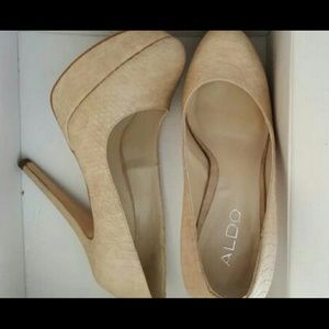 Brand new in box Aldo Bone /Flesh Heels
