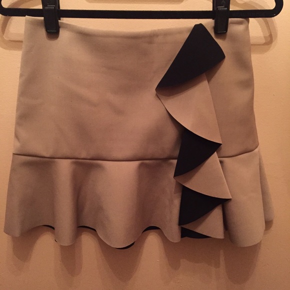 Club Monaco skirt - Picture 1 of 3