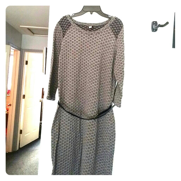 Grey stretchy dress with belt.