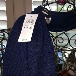 ANN TAYLOR NWT NAVY CASHMERE SCARF