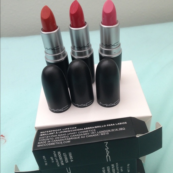 Set of three lipsticks