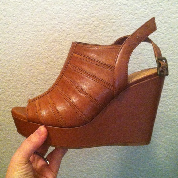 Gianni Bini brown wedges