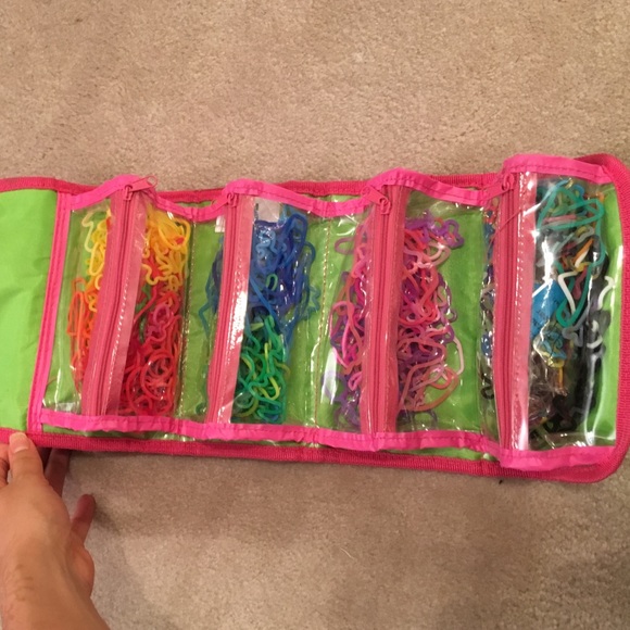 300-400 Silly Bands with HSM case