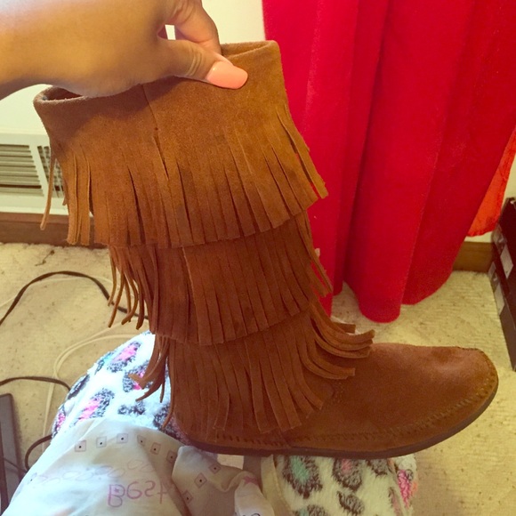 Mocassin fringe boots