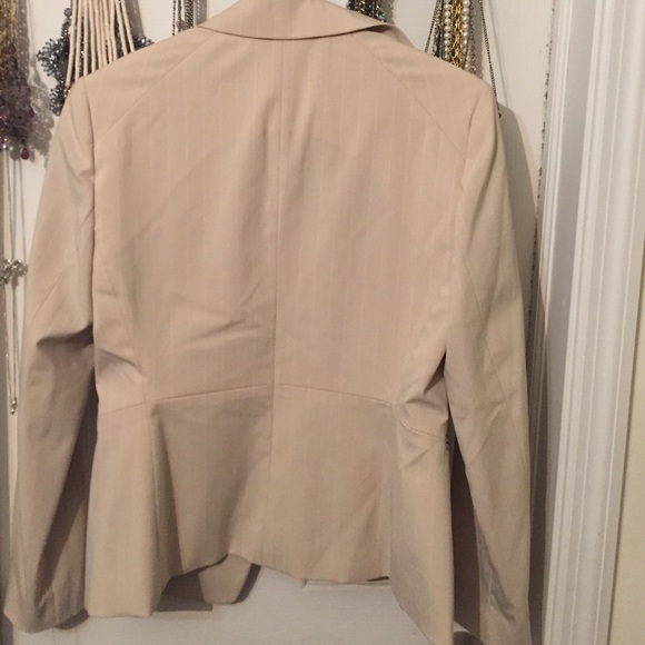 Blazer - Picture 3 of 4