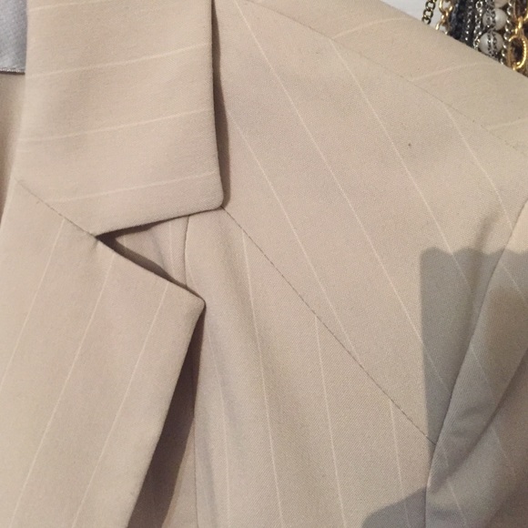 Blazer - Picture 4 of 4