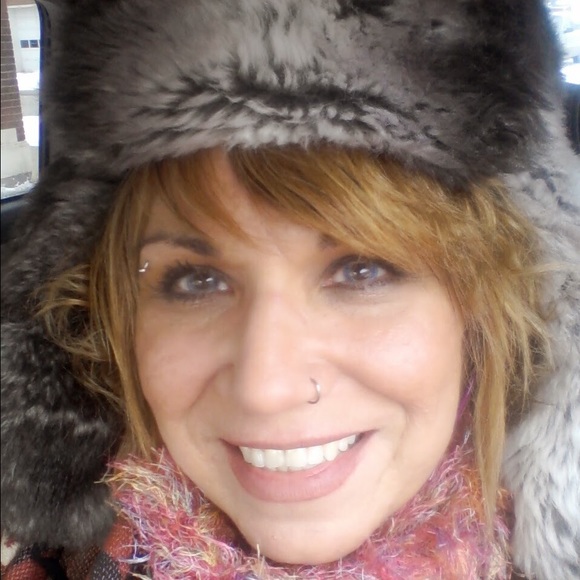 Meet your Posher, LaLaladybug007 - Picture 2 of 2