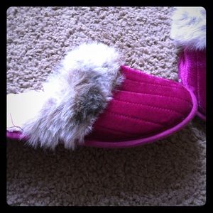 Aerie slippers size small (5-6)