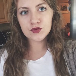 Meet your Posher, Olivia