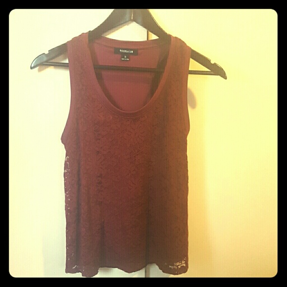 Stylish burgandy blouse, loose from the bottom
