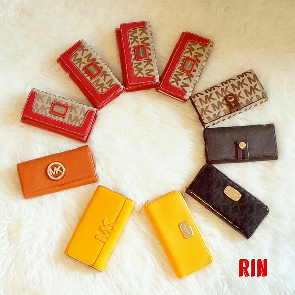SOLD NWT MICHAEL KORS WALLET