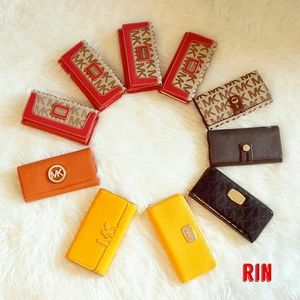 SOLD NWT MICHAEL KORS WALLET