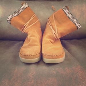Toms Nepal boots