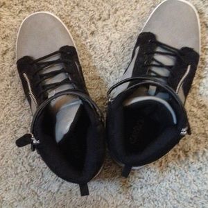 A pair of shoes from rue 21