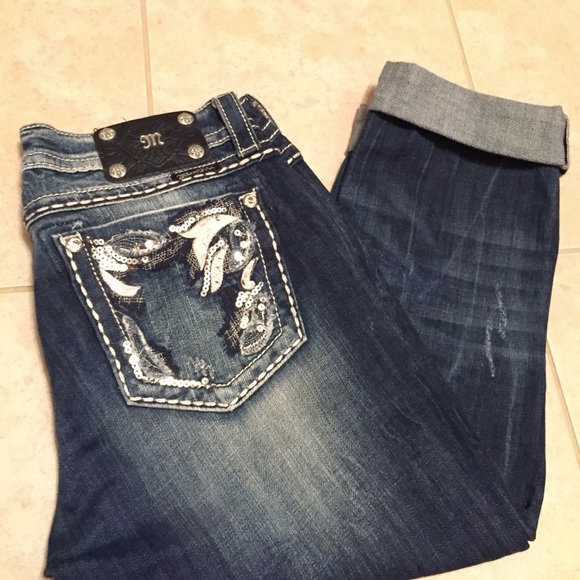 Miss Me easy fit Capri. Size 28 fits like 29 or 30