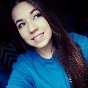 Meet your Posher, Emelia