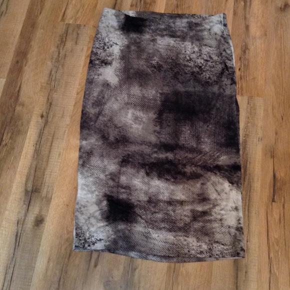 🎀 2 Sexy Skirts 🎀 - Picture 2 of 3