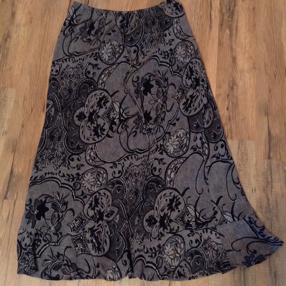 🎀 2 Sexy Skirts 🎀 - Picture 3 of 3