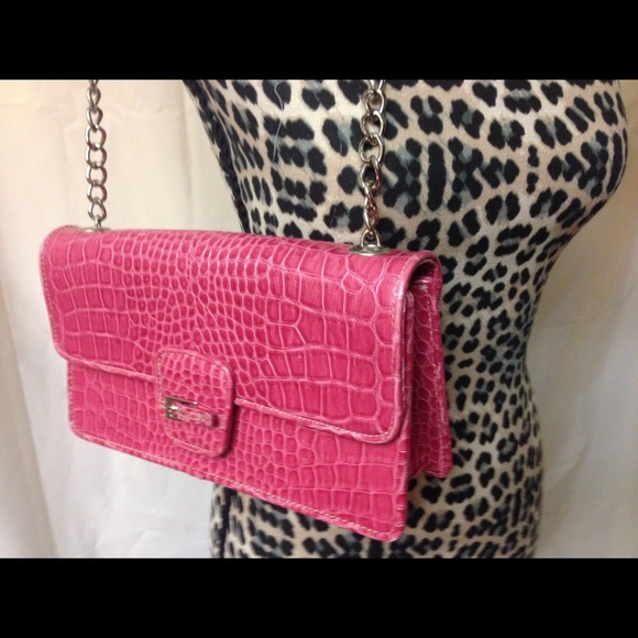 SOLD to ericamanda Claiborne pink sholder handbag - Picture 2 of 2