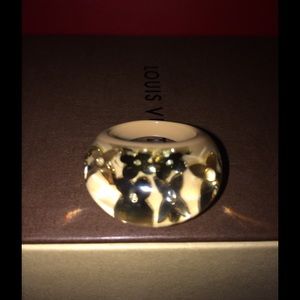 LV inclusion ring original condition.