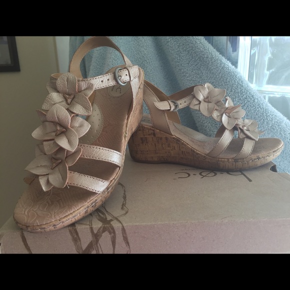 Champagne b.o.c. wedges size 9