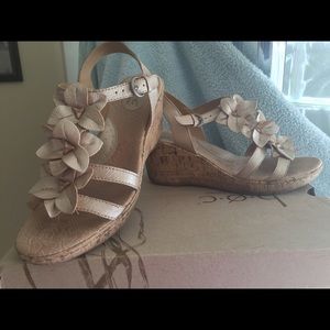 Champagne b.o.c. wedges size 9