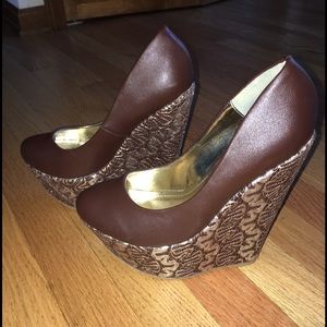 Wedge shoes